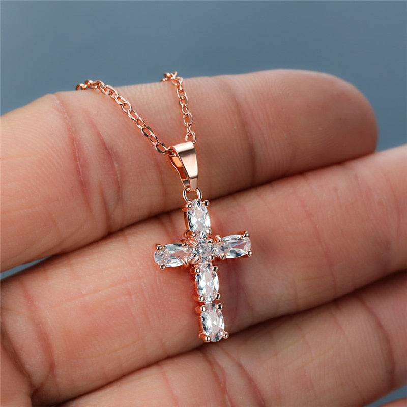 Collana con croce di cristallo